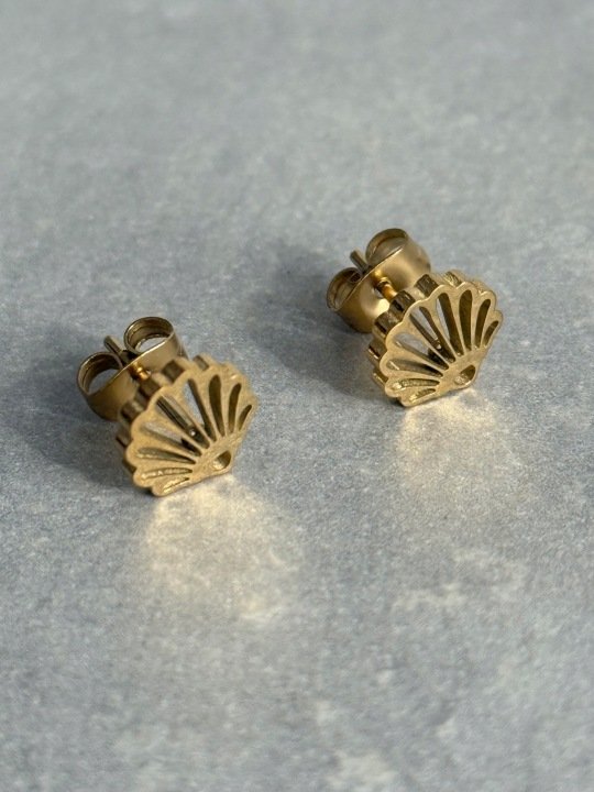 Zezu Jewelry Summer Shell Stud Earrings